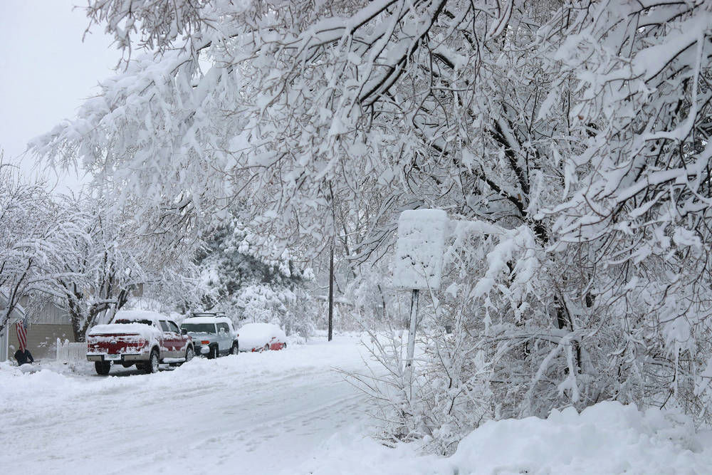 Wintry weather bedeviled Thanksgiving weekend travelers across the United States as dangerous storm moved eastward